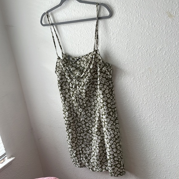 3/$20 ZAFUL Ditsy Print Slit Mini Cami Dress - Light
Green L - Picture 8 of 8